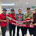 A emocionante euforia dos torcedores da seleção indonésia dá as boas-vindas à Copa do Mundo Sub-17 no Catar. Há um desfile com atributos vermelhos e brancos