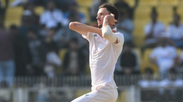 A equipe da Índia perde dois postigos rápidos, postando 27 em Stumps no dia 4
