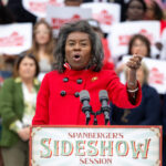 O republicano Jack Ciattarelli está diante do debate final na corrida para governador de Nova Jersey, quarta-feira, 8 de outubro de 2025, em New Brunswick, NJ (AP Photo/Heather Khalifa)