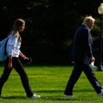 Kai Trump, neta do presidente Donald Trump, acerta o buraco 17 durante a primeira rodada do torneio de golfe Annika LPGA na quinta-feira, 13 de novembro de 2025, em Belleair, Flórida.