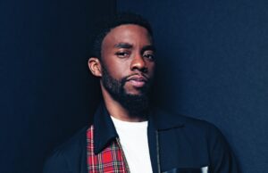 A estrela de Chadwick Boseman ganha um lugar de destaque na Calçada da Fama de Hollywood: ‘Um lugar de destaque para um rei’ A estrela de Chadwick Boseman ganha um lugar de destaque na Calçada da Fama de Hollywood: 'Um lugar de destaque para um rei'