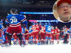 A estrela de ‘Curb Your Enthusiasm’, Jeff Garlin, perguntou sobre a luta dos Rangers durante a visita ao vestiário dos Red Wings Jonathan Quick, do New York Rangers, discute com os jogadores do Detroit Red Wings enquanto os bancos ficam vazios.