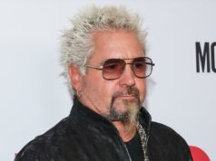 A estrela de “Flavor Town Food Fight” Guy Fieri confinado a uma cadeira de rodas após uma cirurgia de emergência para reparar o músculo quadríceps “explodido” A estrela de “Flavor Town Food Fight” Guy Fieri confinado a uma cadeira de rodas após uma cirurgia de emergência para reparar o músculo quadríceps “explodido”
