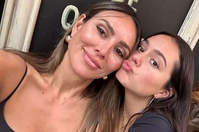 A estrela de 'Real Housewives' Kelly Dodd ameaça a filha Jolie em uma nota de voz vazada que desencadeia uma rivalidade explosiva
