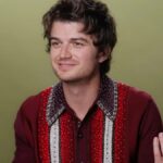 A estrela de 'Stranger Things' Joe Keery revela que a Internet errou em seu aniversário: 'Você não me conhece, filho da puta' | Vídeo