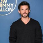 Jason Kelce brinca com a esposa Kylie já o chama de homem mais sexy do mundo