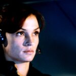 A estrela de 'X-Men' Famke Janssen diz que a Marvel 'nunca' pediu que ela voltasse como Jean Grey: 'Cada entrevista que eu fizer, isso surgirá'