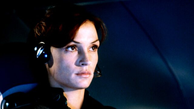 A estrela de 'X-Men' Famke Janssen diz que a Marvel 'nunca' pediu que ela voltasse como Jean Grey: 'Cada entrevista que eu fizer, isso surgirá'
