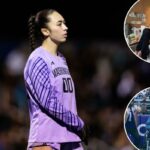 Jogador do Washington Huskies com uniforme roxo com o número 00, olhando bem durante um amistoso.