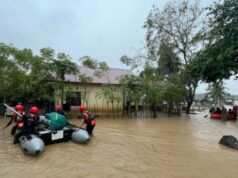 A evacuação dos residentes de Aceh é dificultada pela perda de acesso rodoviário, cortes de energia e redes de comunicação A evacuação dos residentes de Aceh é dificultada pela perda de acesso rodoviário, cortes de energia e redes de comunicação