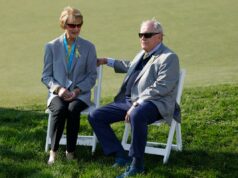 A ex-empresa de Jack Nicklaus pede falência depois que a lenda do golfe ganha um processo por difamação de US$ 50 milhões Jack Nicklaus (r.) e sua esposa, Barbara (l.), após a rodada final do Memorial em Dublin, Ohio, em 1º de junho de 2025.