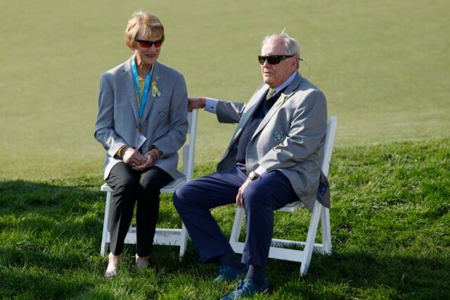 A ex-empresa de Jack Nicklaus pede falência depois que a Jack Nicklaus (r.) e sua esposa, Barbara (l.), após a rodada final do Memorial em Dublin, Ohio, em 1º de junho de 2025.