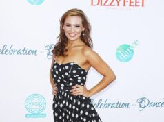 A ex-estrela do Strictly teme que um erro do Ministério do Interior possa deixar sua jovem família desabrigada – e vê-la deportada A ex-estrela do Strictly, Anya Garnis, 43, cidadã americana, teme ficar desabrigada depois que um erro do Ministério do Interior apagou dos registros oficiais seu direito de viver na Grã-Bretanha