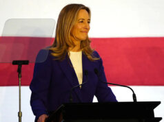 A governadora eleita de Nova Jersey, Mikie Sherrill, diz ao Congresso que renunciará na ‘próxima semana’ A governadora eleita de Nova Jersey, Mikie Sherrill, sorri ao fazer uma pausa durante seu discurso de vitória, terça-feira, 4 de novembro de 2025, em East Brunswick.