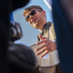 ARQUIVO - O ex-presidente republicano Donald Trump fala com Tucker Carlson durante um show da Tucker Carlson Live Tour na Desert Diamond Arena, 31 de outubro de 2024, em Glendale, Arizona (AP Photo/Julia Demaree Nikhinson, File)