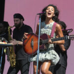 A indicada para melhor novo artista, Olivia Dean, adiciona outro show no Chase Center