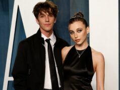 A influenciadora Emma Chamberlain aparentemente reage às músicas de modelos sobre ela Letras de músicas inspiradas em separações de celebridades