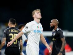 A ira de Rasmus Antonio Conte pelo Napoli, antes de Scott McTominay representá-lo Scott McTominay comemora vitória sobre o Qarabag FK