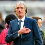 O lendário ex-jogador e técnico do West Ham Billy Bonds morreu aos 79 anos