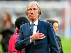A lenda do West Ham, Billy Bonds, morre aos 79 anos – enquanto o clube presta homenagem ao ex-jogador e técnico O lendário ex-jogador e técnico do West Ham Billy Bonds morreu aos 79 anos