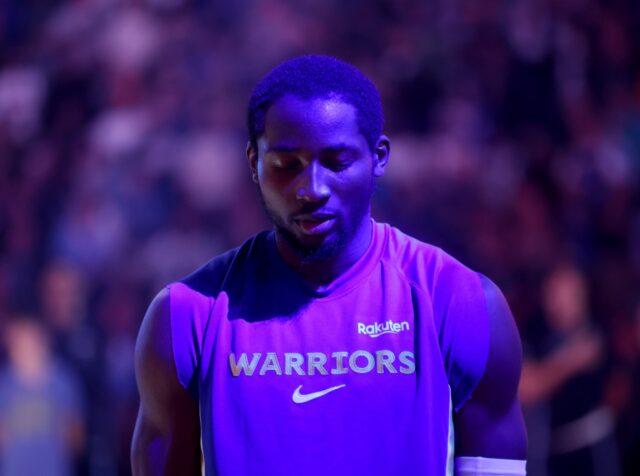 A lesão persistente no joelho de Jonathan Kuminga é um Jonathan Kuminga, do Golden State Warriors, enterra durante o primeiro tempo de um jogo de basquete da NBA na quinta-feira, 30 de outubro de 2025, em Milwaukee. (Foto AP / Morry Gash)