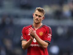 A maior crítica de Matthijs de Ligt é agora sua maior força no Man United, ele está liderando Matthijs de Ligt, do Manchester United, comemora o gol do empate