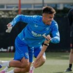 À medida que a temporada fica mais sombria, Mees Hilgers lesiona o LCA e fica ausente por 9 meses