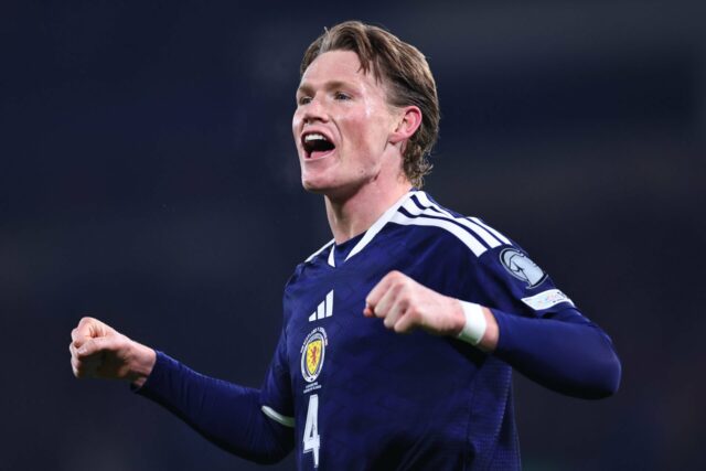 A mídia escocesa elogia o 'ultrajante' Scott McTominay enquanto ex-astro ícone de correio