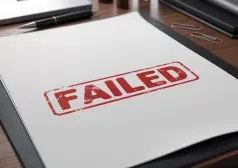 A operadora online Videoslots Limited aplicou uma multa enorme de US$ 849 mil Papel com uma impressão de carimbo vermelho em negrito no centro que diz