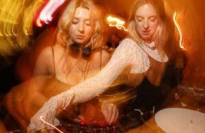 A outrora famosa vida noturna do DTLA está em crise. Este aconchegante bar com DJ pode trazer multidões de volta? A outrora famosa vida noturna do DTLA está em crise. Este aconchegante bar com DJ pode trazer multidões de volta?