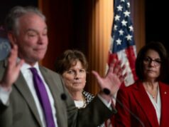 A paralisação mais longa do governo dos EUA parece prestes a terminar depois que os democratas romperem as fileiras Os senadores democratas explicaram a sua decisão de apoiar o plano de compromisso numa conferência de imprensa no final da noite em Washington.