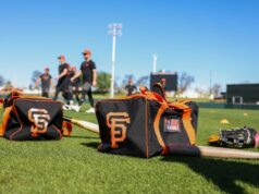 A perspectiva não elaborada do SF Giants da Doval trade impressiona na Arizona Fall League Parks Harber (14), da Carolina do Norte, comanda as bases durante um jogo regional de beisebol da NCAA na sexta-feira, 31 de maio de 2024, em Chapel Hill, NC (AP Photo/Ben McKeown)