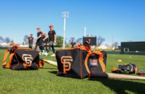 A perspectiva não elaborada do SF Giants da Doval trade impressiona na Arizona Fall League Parks Harber (14), da Carolina do Norte, comanda as bases durante um jogo regional de beisebol da NCAA na sexta-feira, 31 de maio de 2024, em Chapel Hill, NC (AP Photo/Ben McKeown)