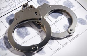 A polícia de Modesto prende 4 suspeitos ligados à tentativa de invasão de casa em Union City A polícia de Modesto prende 4 suspeitos ligados à tentativa de invasão de casa em Union City
