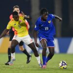 Cristian Orozco faz um passe para a Colômbia Sub-17.