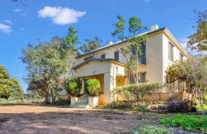 A primeira fazenda de trigo de WA foi vendida sob o martelo para pecuaristas locais de Gingin A primeira fazenda de trigo de WA foi vendida sob o martelo para pecuaristas locais de Gingin