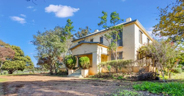 A primeira fazenda de trigo de WA foi vendida sob o martelo para pecuaristas locais de Gingin
