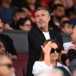 O meio-campista inglês Adam Wharton durante a partida da Conference League entre Crystal Palace e AEK Larnaca FC.