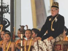 A razão pela qual o Rei do Palácio Surakarta, Paku Buwono XIII, morreu foi devido a complicações de uma doença A razão pela qual o Rei do Palácio Surakarta, Paku Buwono XIII, morreu foi devido a complicações de uma doença