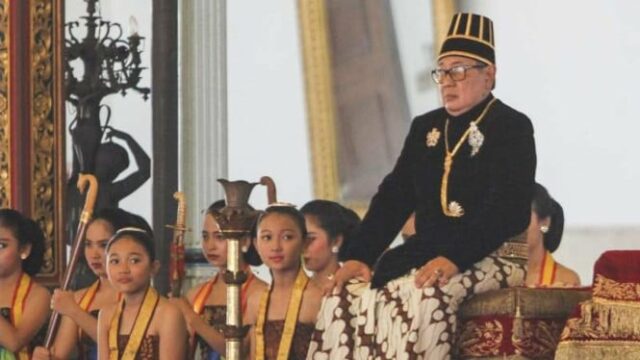 A razão pela qual o Rei do Palácio Surakarta, Paku Buwono XIII, morreu foi devido a complicações de uma doença
