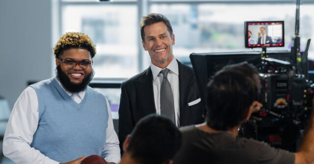 Druski (à esquerda) e Tom Brady (à direita) estão fazendo a sua parte para tornar a segunda-feira após o Super Bowl um feriado nacional.