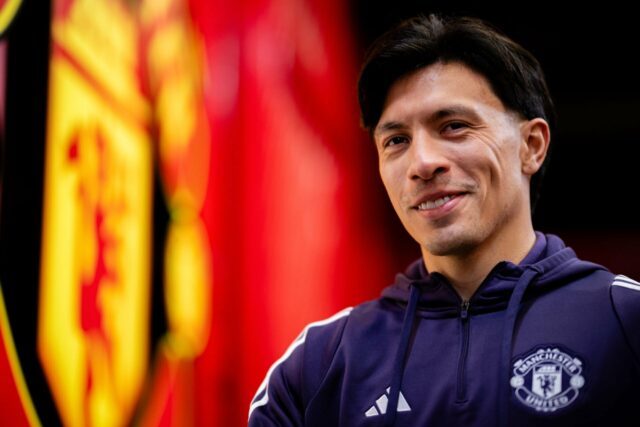 Lisandro Martinez foi flagrado se aquecendo