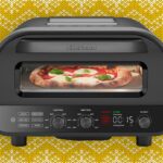 Forno de pizza preto pequeno de bancada