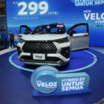A variante mais alta do Toyota Veloz Hybrid atinge IDR 390 milhões