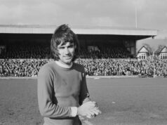 A verdade por trás do nome de nascimento de George Best, considerado “muito complicado” para a lenda do Man Utd Estátua da Trindade do Manchester United