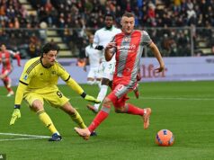 A villa italiana de Jamie e Rebekah Vardy é invadida por ladrões que fogem com objetos de valor no valor de £ 80.000 A villa italiana de Jamie Vardy (foto) foi invadida por uma gangue de ladrões que apreenderam objetos de valor no valor de £ 80.000