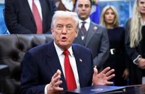 A violência contra os cristãos toma um rumo assustador quando 100 crianças são sequestradas de uma escola nigeriana por gangsters armados, com Trump ameaçando invasão Donald Trump no Salão Oval em 10 de novembro. O presidente ameaçou com ação militar devido aos assassinatos seletivos de cristãos da Nigéria por islâmicos radicais