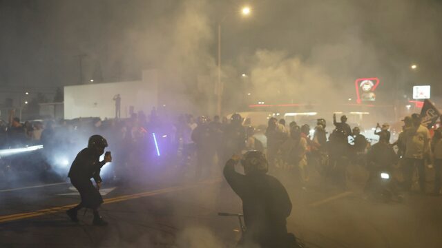 A vitória dos Dodgers World Series provoca o caos nas Los-Angeles-Dodgers-Fans-Celebrate-in-Streets-getty-3