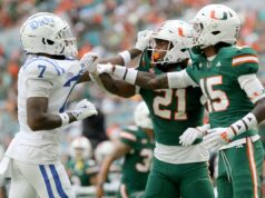 ACC pode colocar Miami no jogo do campeonato da conferência sobre Duke Duke Blue Devils tussle against Jaylin Alderman #21 and Markeith Williams #15 of the Miami Hurricanes