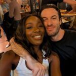 Cinco meses depois de anunciar o noivado, AJ Odudu mostrou que ainda estava apaixonada como sempre, ao compartilhar um monte de fotos românticas no Instagram com seu noivo Peter Gibson